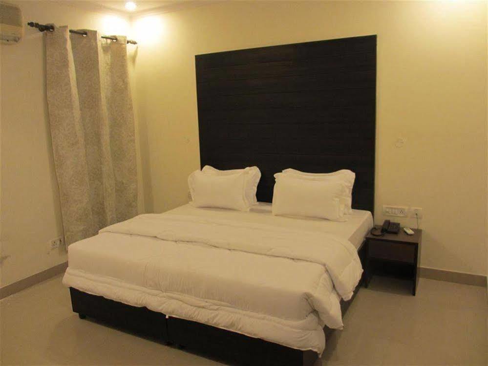 Hotel Chanakya Inn New Delhi Exterior foto